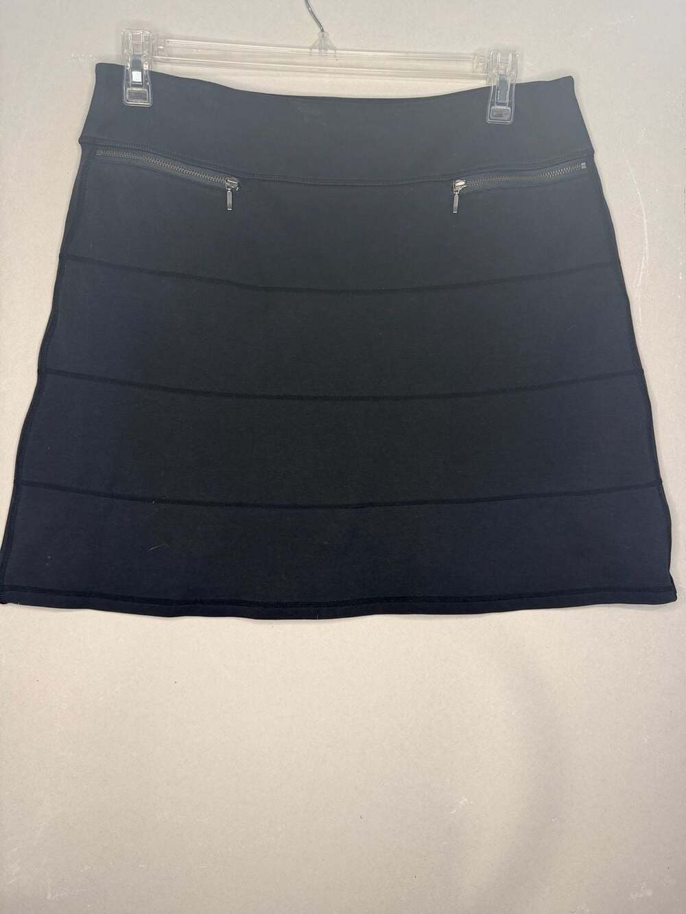 Athleta Strata A-Line Mini Skirt with Zipper Pockets - Black Size Large